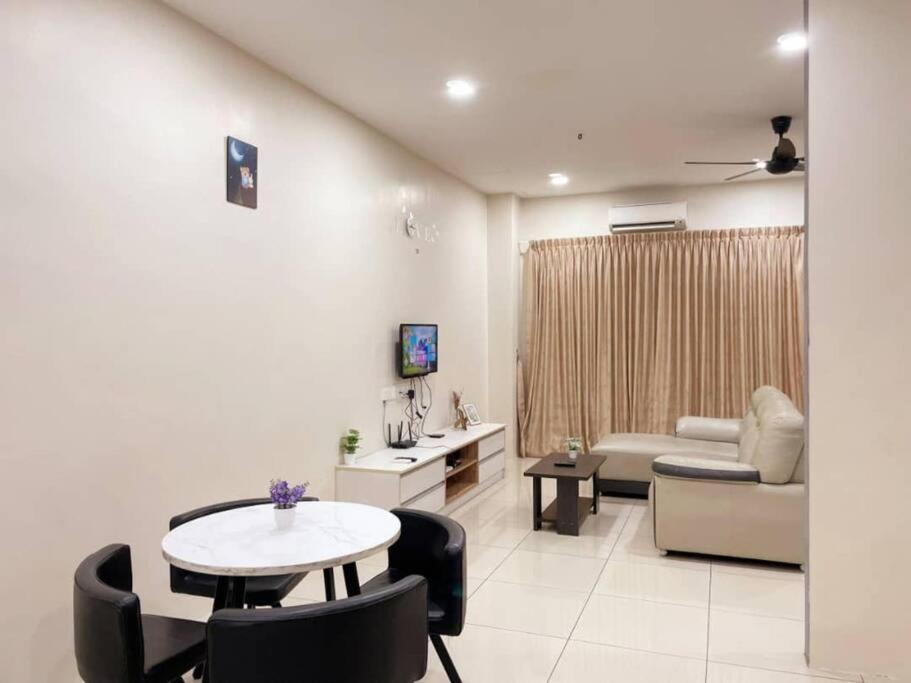 Cozyhouse 4Room 3Bath Room 10Pax'''Simpangampattasek Simpang Ampat  Exteriör bild