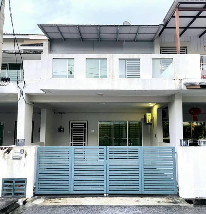 Cozyhouse 4Room 3Bath Room 10Pax'''Simpangampattasek Simpang Ampat  Exteriör bild